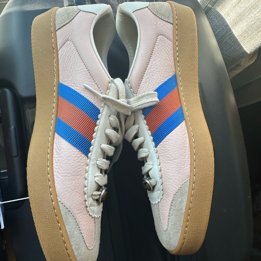 Authentic Gucci shoes - super excellent condition - brand new - NEVER used !